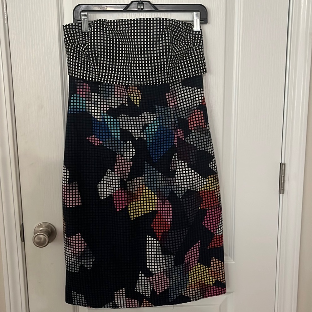 Size 8 strapless dress.